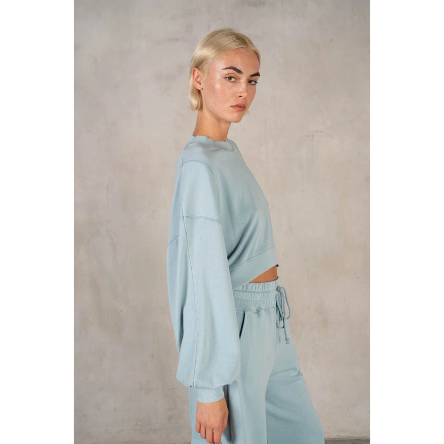 Mineral Wash Cropped Sweatshirt Set in Winter Blue