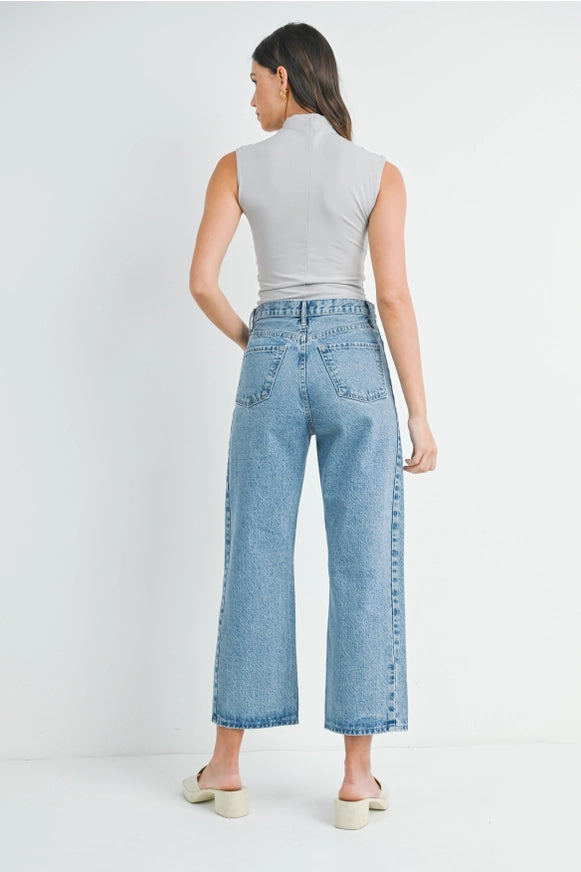 Just Black Denim Barrel Twist Jeans in Medium/Light Wash