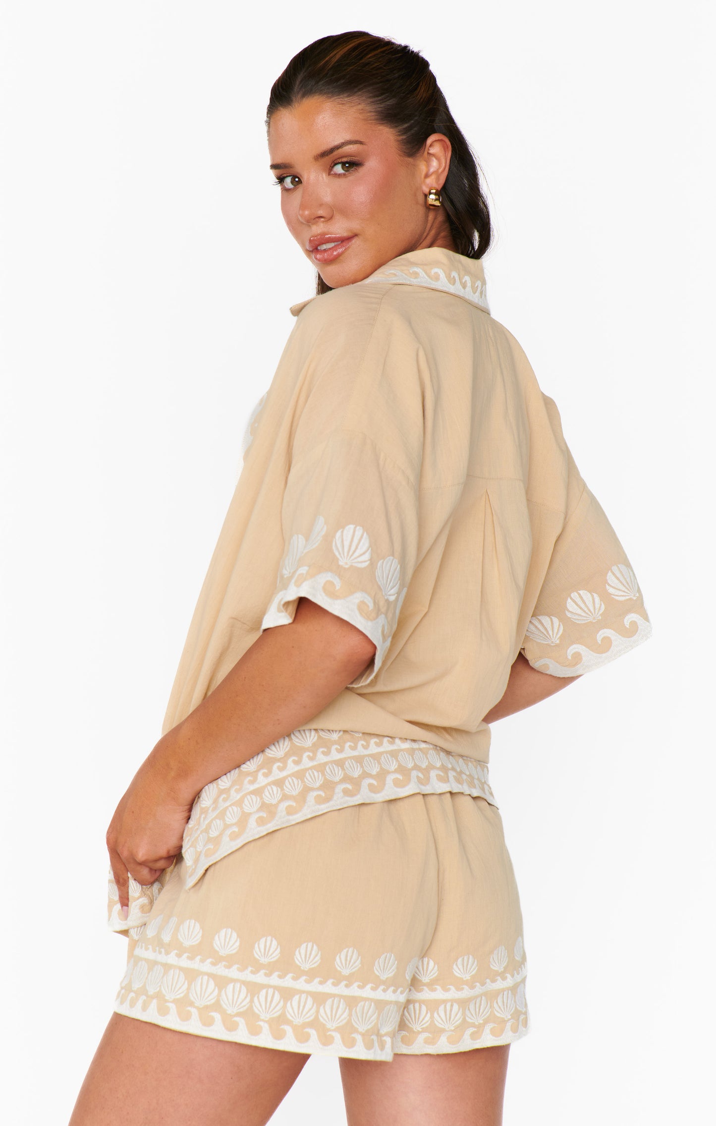 Show Me Your Mum Hendrix Shorts in Latte Capri Shells