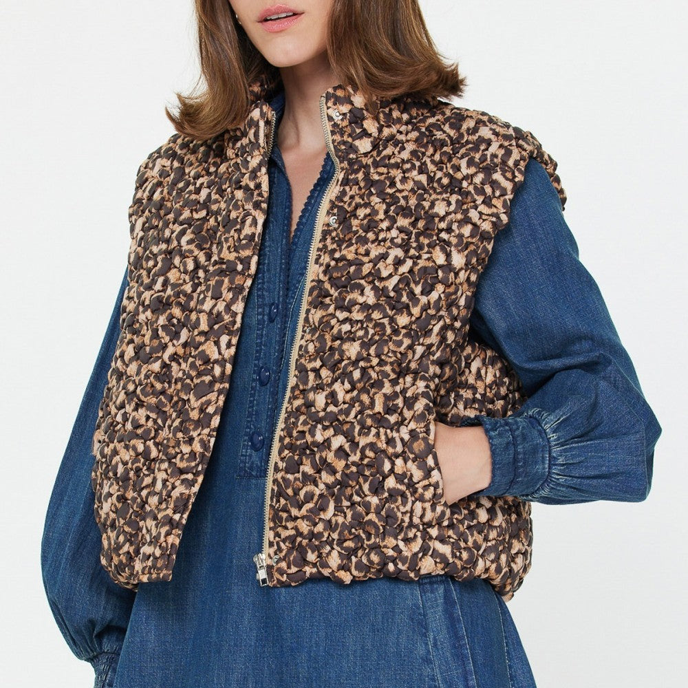 Cropped Quilted Zip Front Vest in Leopard