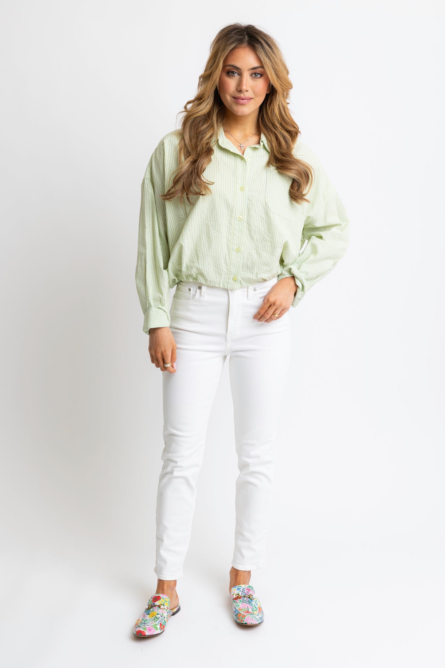 Karlie Seersucker Bubble Hem Buttondown in Spring Green