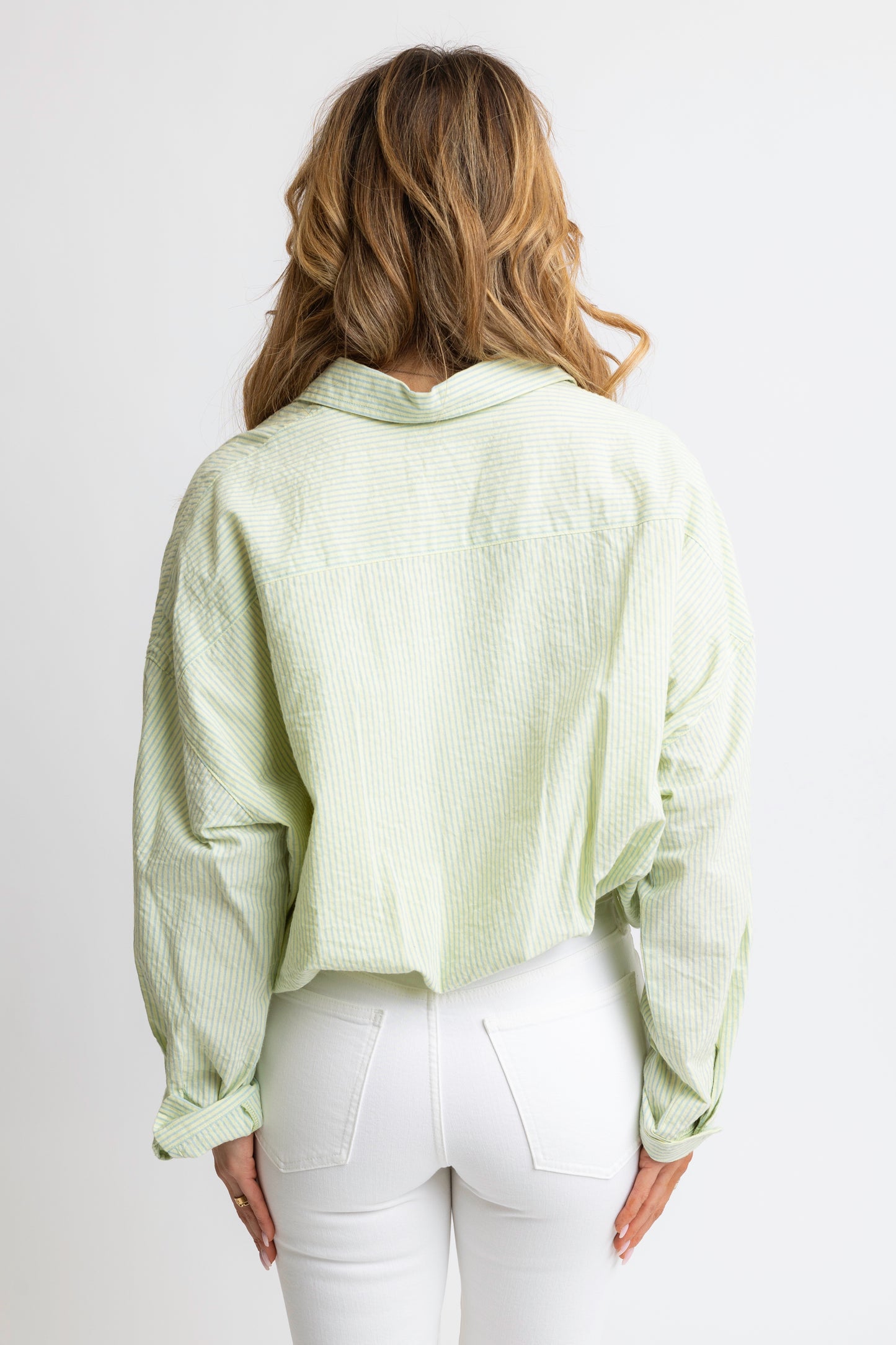 Karlie Seersucker Bubble Hem Buttondown in Spring Green