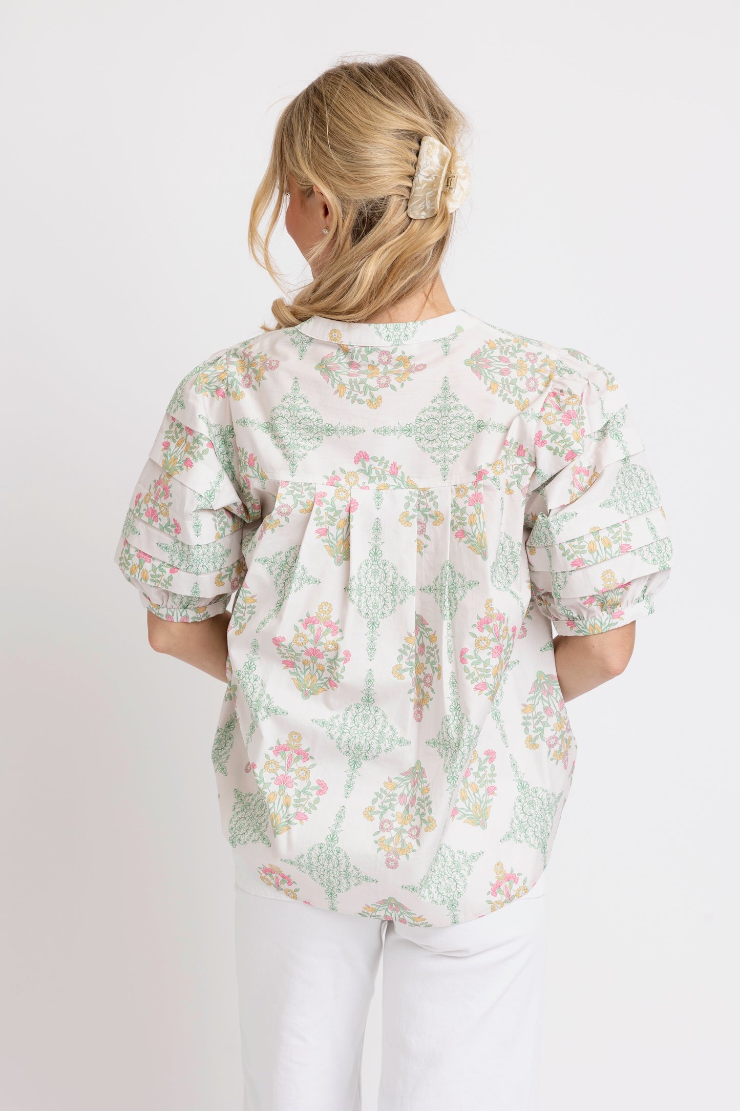 Karlie Pleated Buttonfront Puff Sleeve Top in Vintage Floral