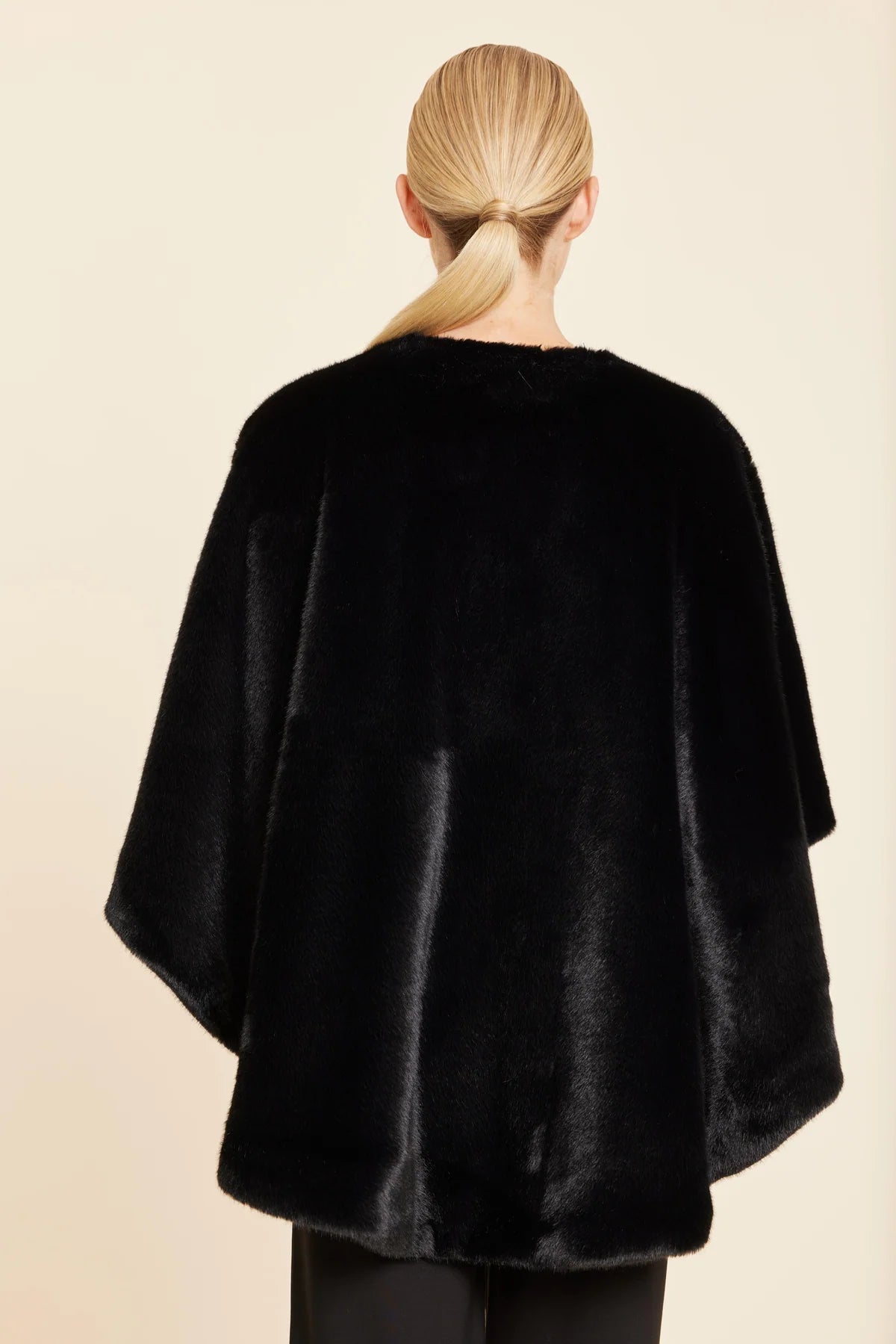Dolce Cabo Faux Fur Cape in Black