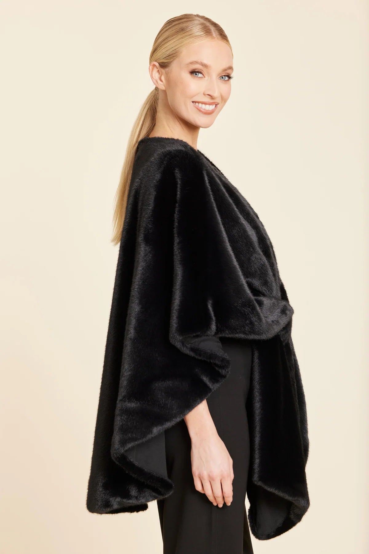 Dolce Cabo Faux Fur Cape in Black