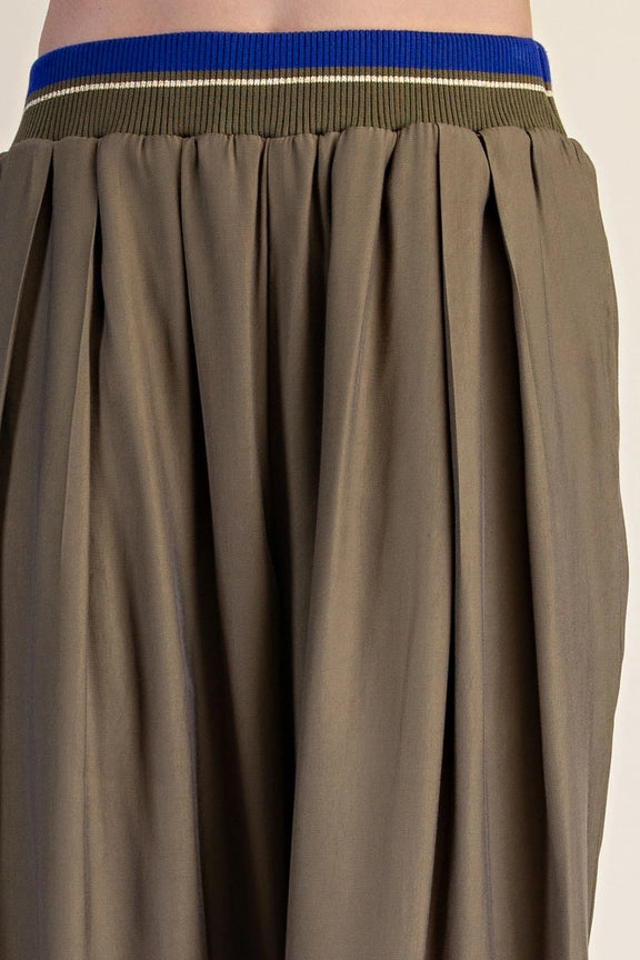 Flowy Contrast Band Pants in Olive